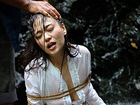 野外露出緊縛 橘メアリー　サンプル画像05